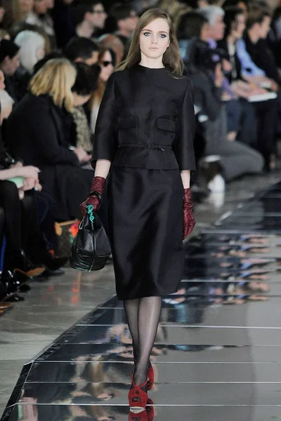 Look 17
